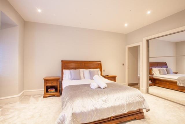 Stylish 2 Bedroom Apartment In Park Circus, West End Glasgow Eksteriør bilde